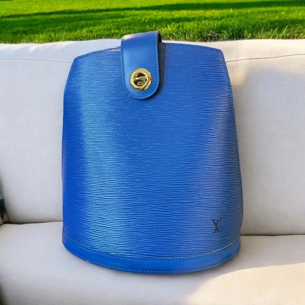Louis Vuitton Toledo Blue Epi Cluny Bag
